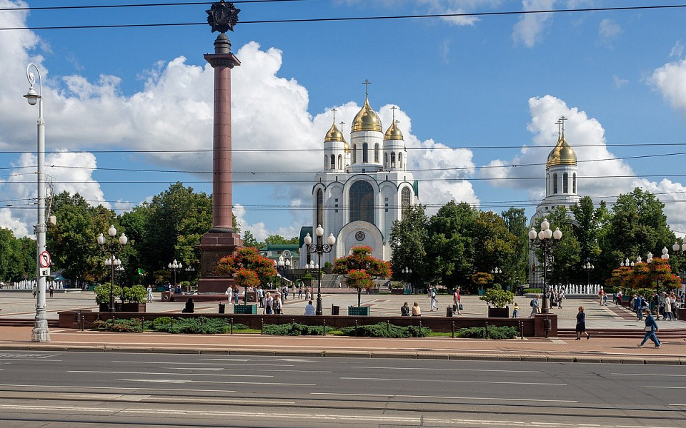 Площадь Победы и храм Христа Спасителя